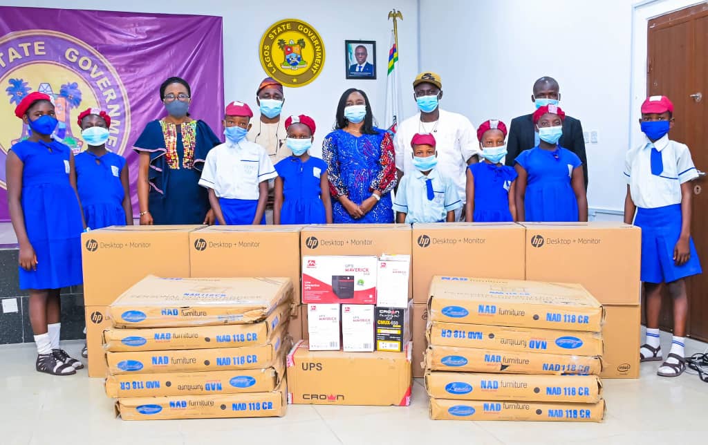 Lagos First Lady Donates Computers, Other Accessories To School In Yaba 