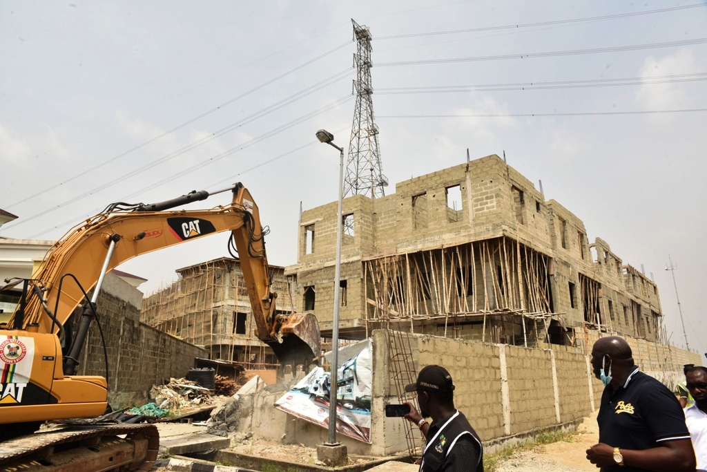 Lagos Demolishes, Seals Banana Estate Buildings Without Permits + Photos