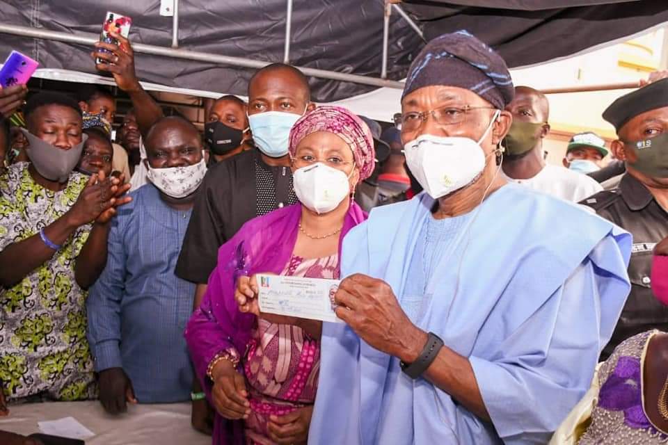 In Pictures, Jubilant Residents Welcome Aregbesola, Family To Ilesa For APC Membership Revalidation
