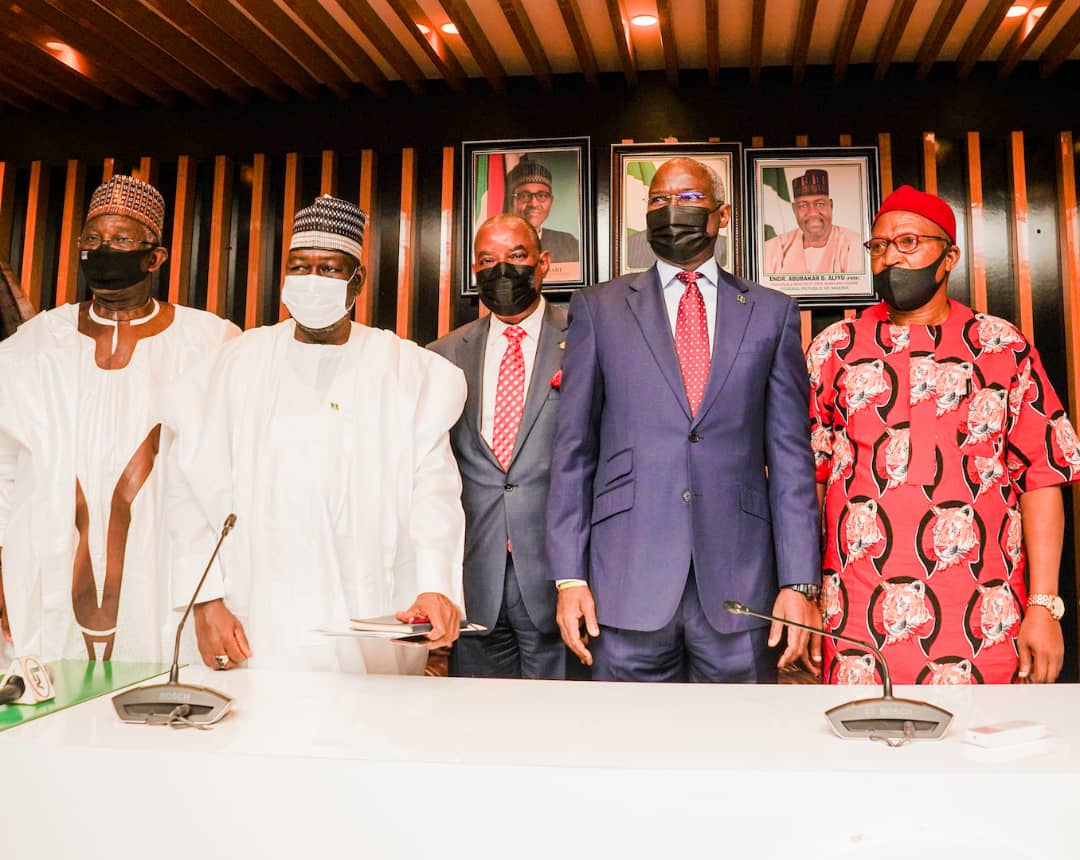 In Pictures, Fashola, Others At Inauguration Of Board Members For FHA