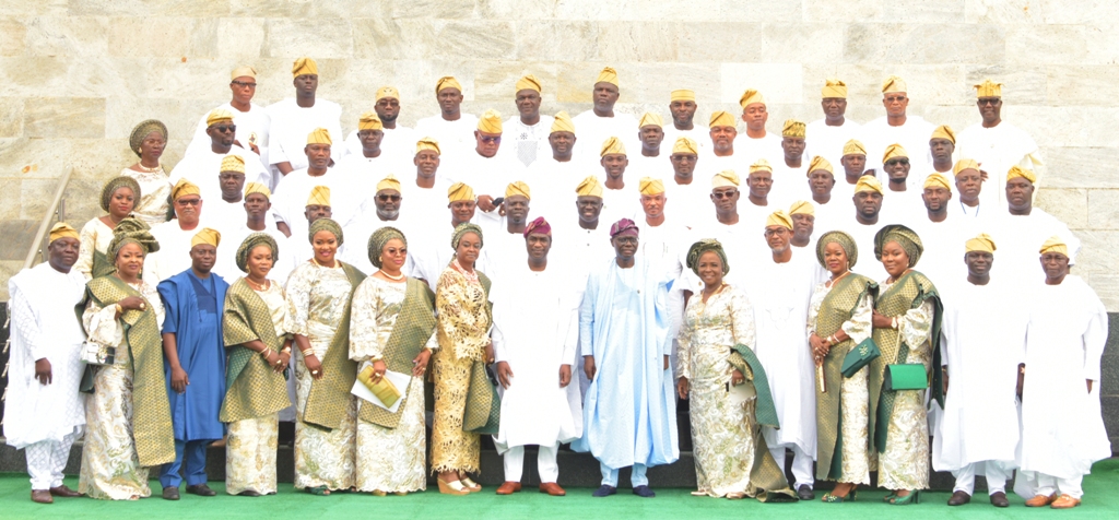 Sanwo-Olu Swears-in 57 Council Chairmen, Says It&#39;s Time For Work, Not For Political  Vendetta - The Gazelle News