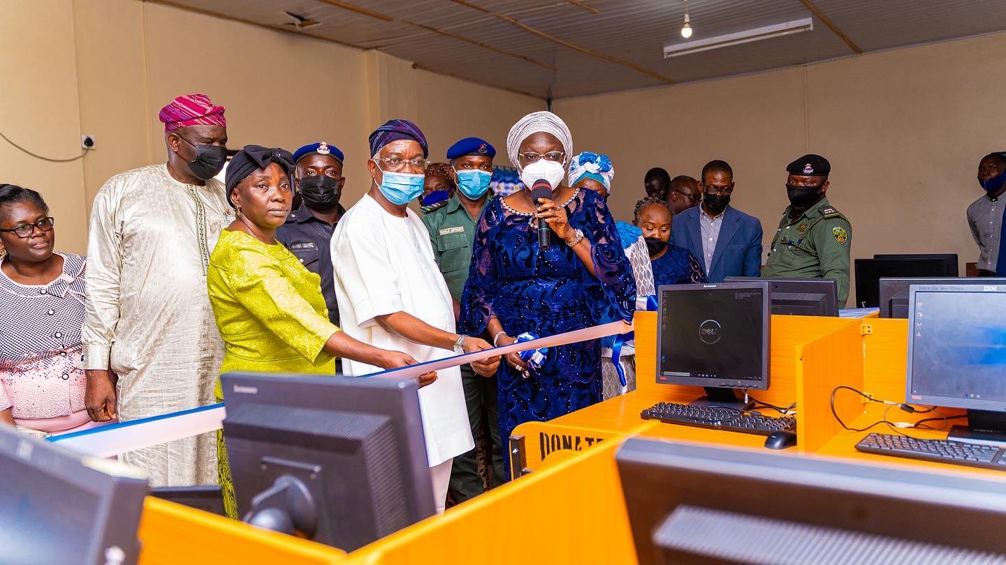 Oyo Dep Gov Donates Internet Facility To Queen's School; Calls For Joint Effort In improving Education System 