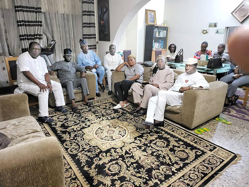 Afikuyomi, Bamidele, Others Visit Late Gbenga Aluko's Family