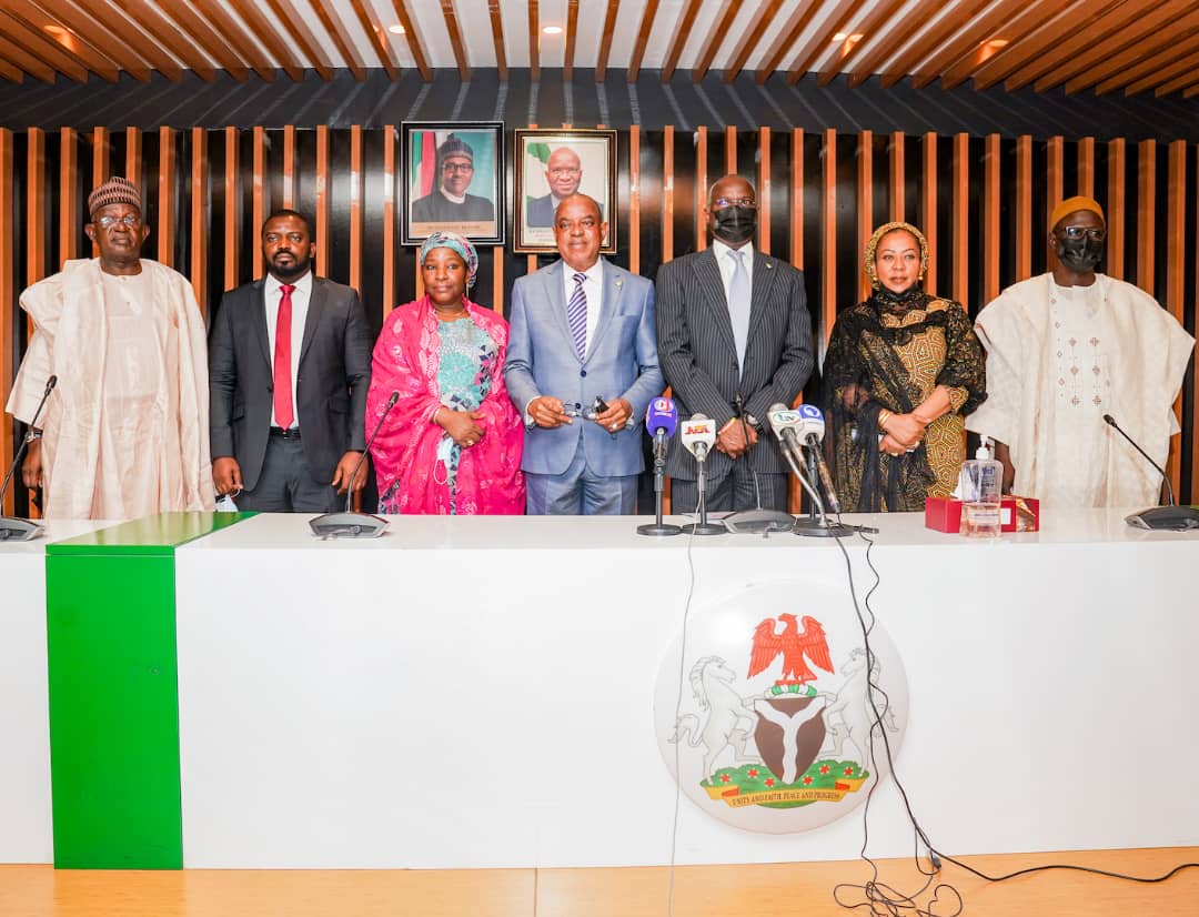 In Pictures, Fashola Inaugurates Three New Directors For FHA
