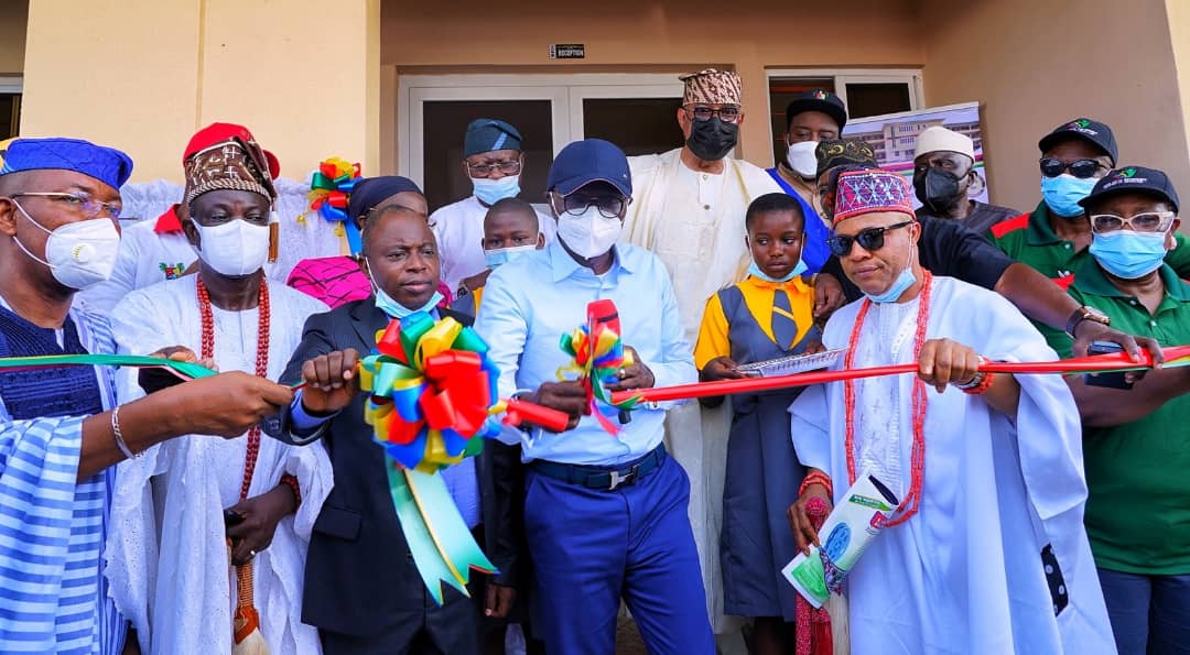 Sanwo-Olu Inaugurates 18-Classroom School, Recreational Facilities In Elomoro