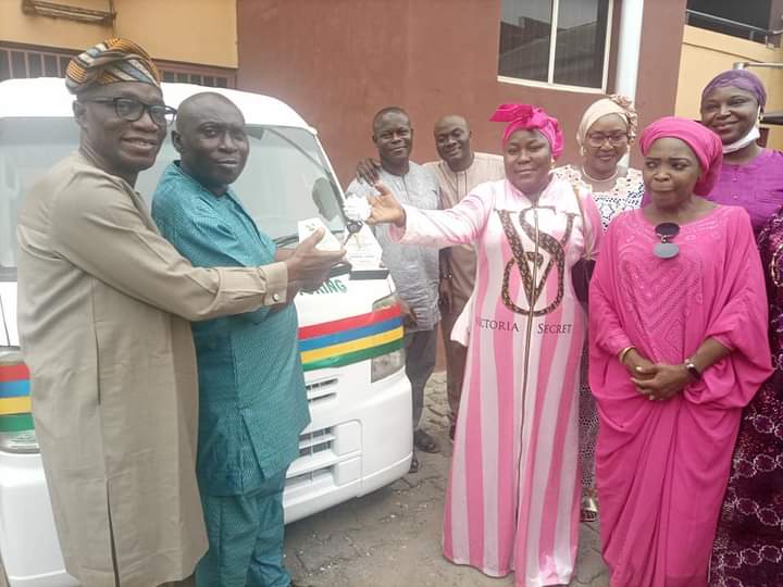 Oriade LCDA Boss Assures Residents Of Better Service Delivery In 2022 As Council Bags Cleanest LG Award