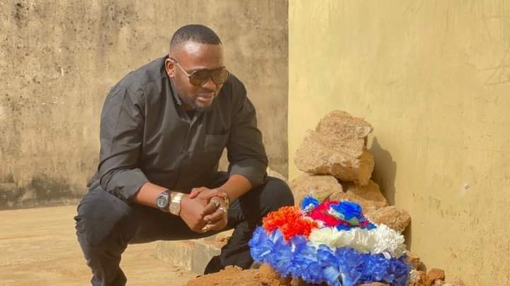 Emotion As Movie Star, Yomi Fabi Visits Baba Suwe's Grave
