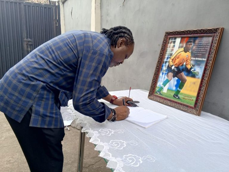 Ikpeba Visits Peter Rufai’s Family, Rallies Teammates For Support