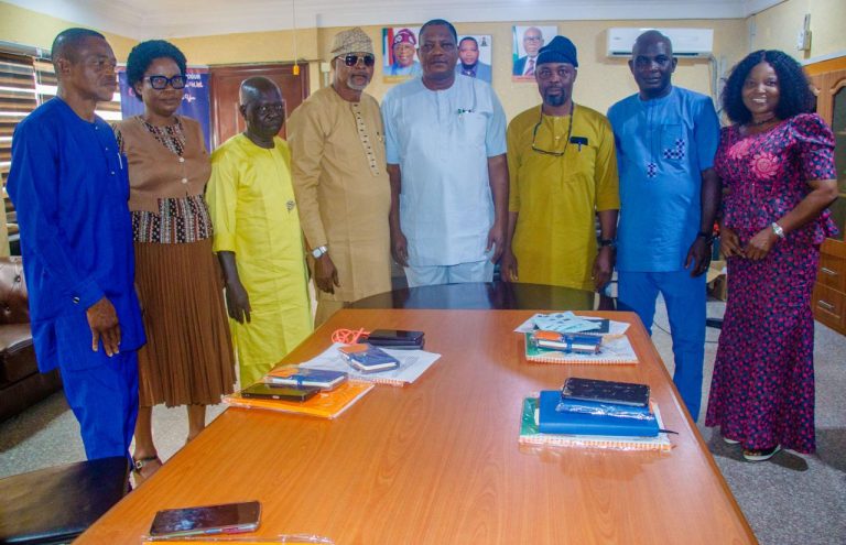 Idogun High School Class of ’85 Visits Ondo Information Commissioner