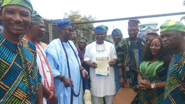 Akesan Monarch Donates Land To Igando-Ikotun LCDA For Construction of Area Office