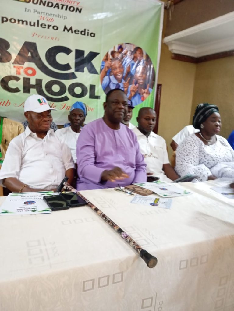 Big Flo Community Foundation Empowers Mosan-Okunola Primary School Pupils To Celebrate Nigeria At 65