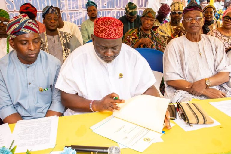 Ikeja LG Chairman Swears-in SLG, Supervisors, Special Advisers