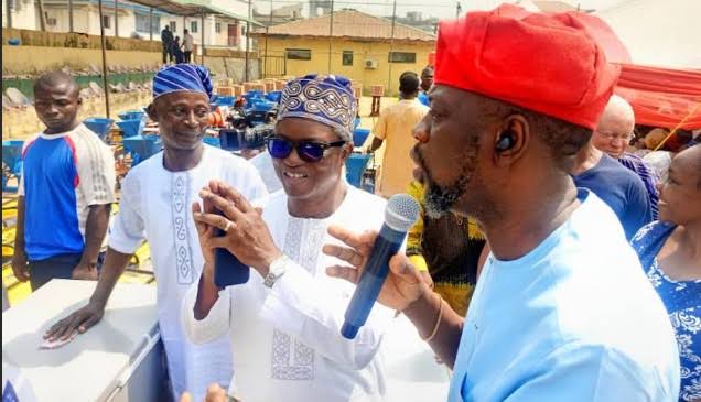 Adedayo Distributes Empowerment Tools To Apapa Residents