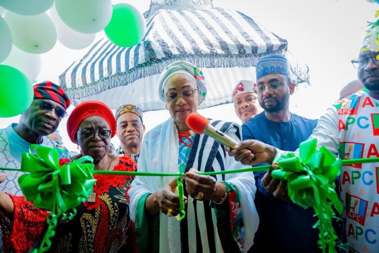 First Lady Commissions 10 Intra-city Road Projects, Community ICT Centre in Benue