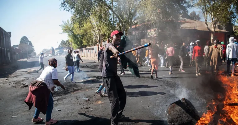 FG Reschedules Airlifting Of Citizens Willing To Leave S/Africa After Xenophobic Attacks