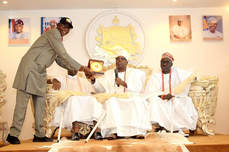 Images as APC State Chairmen Visit Oniru of Iru Kingdom