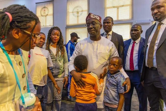 Edo Gov Gifts 41 Edo Returnees From South Africa N41m