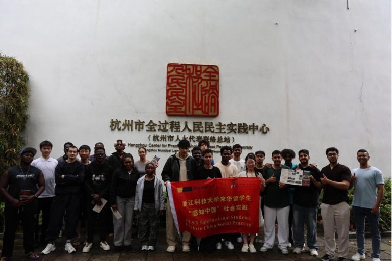 What a Narrow Alley in Hangzhou Taught Me About Prosperity