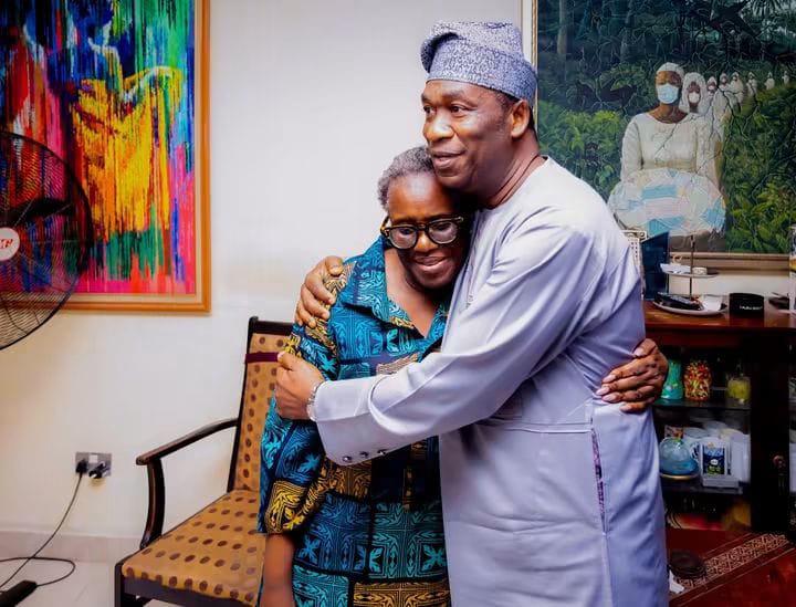 Use these photos as photo news titled: Images as Kadir Hamzat, Wife Pay Condolence Visit to Olu Jacob’s Family
