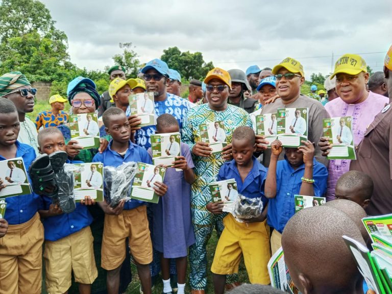 Taiwo Distributes Learning Materials to Pupils, Students in Ipokia