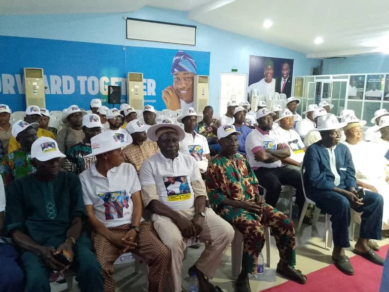 2027: Owode Motor Spare Parts Dealers Donate Campaign Vehicle, Souvenirs to Back Tinubu, Hamzat