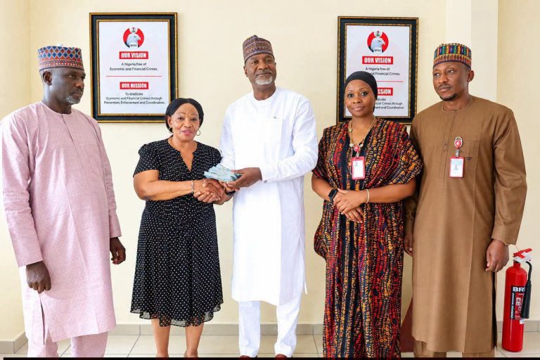 EFCC Recovers, Hands Over $104,950 to American-based Businesswoman in Lagos
